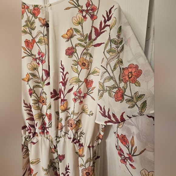 Sold.Guess Floral Romper. Size Large. - Picture 10 of 12